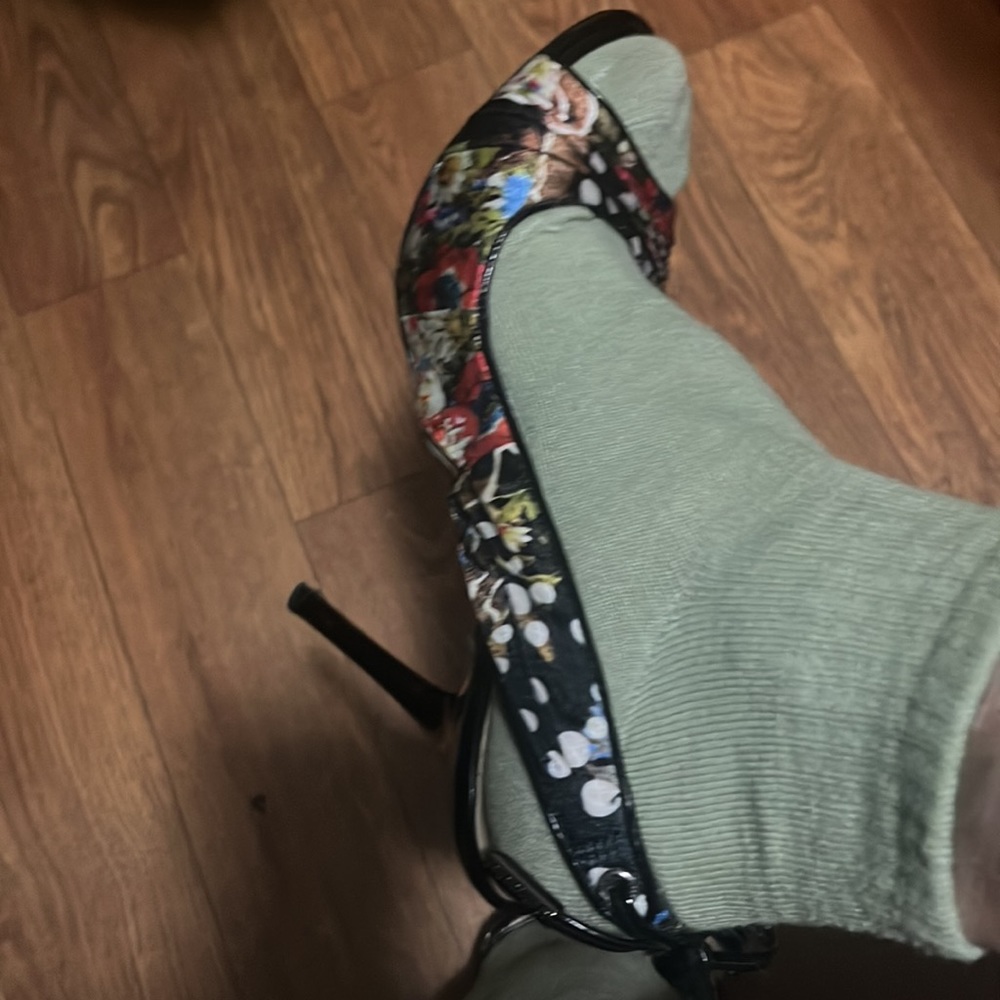Guess  Stilettos Heels - Picture 7 of 10